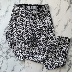 NIKE LEGGING BLACK AND WHITE WITH NIKE ALL OVER BIG KIDS SIZE XS